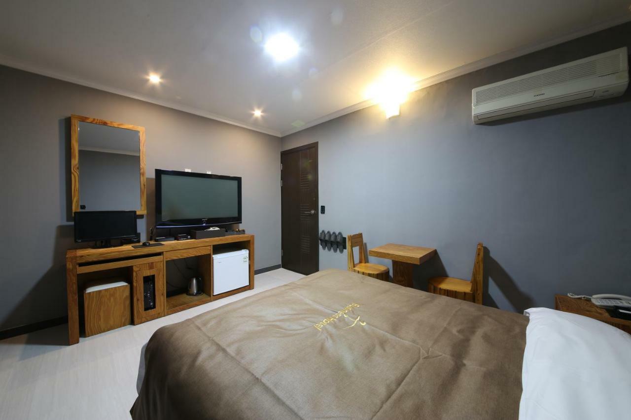 Gung Hotel Jeonju Buitenkant foto