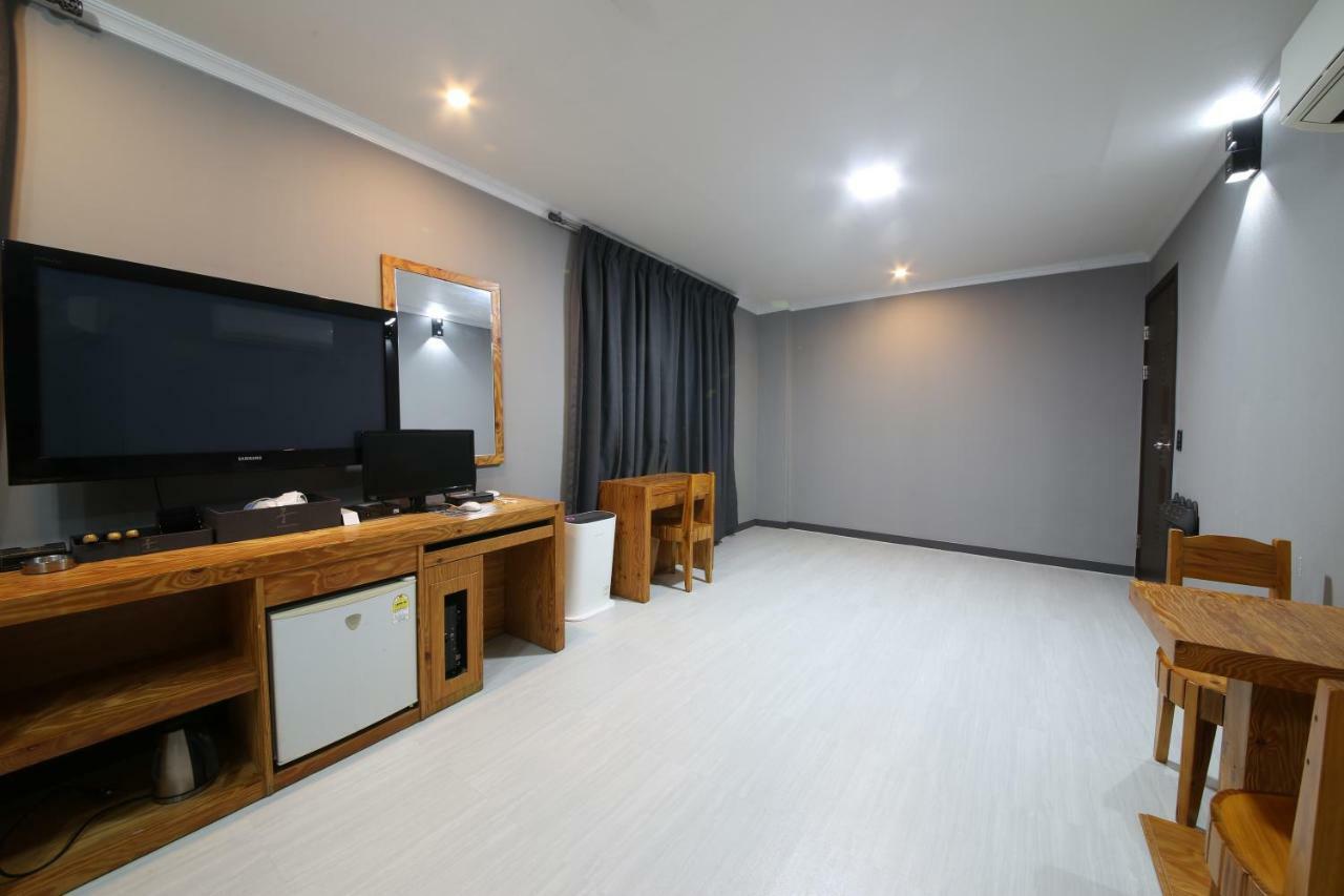 Gung Hotel Jeonju Buitenkant foto