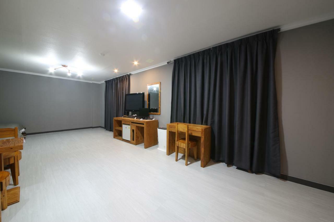 Gung Hotel Jeonju Buitenkant foto